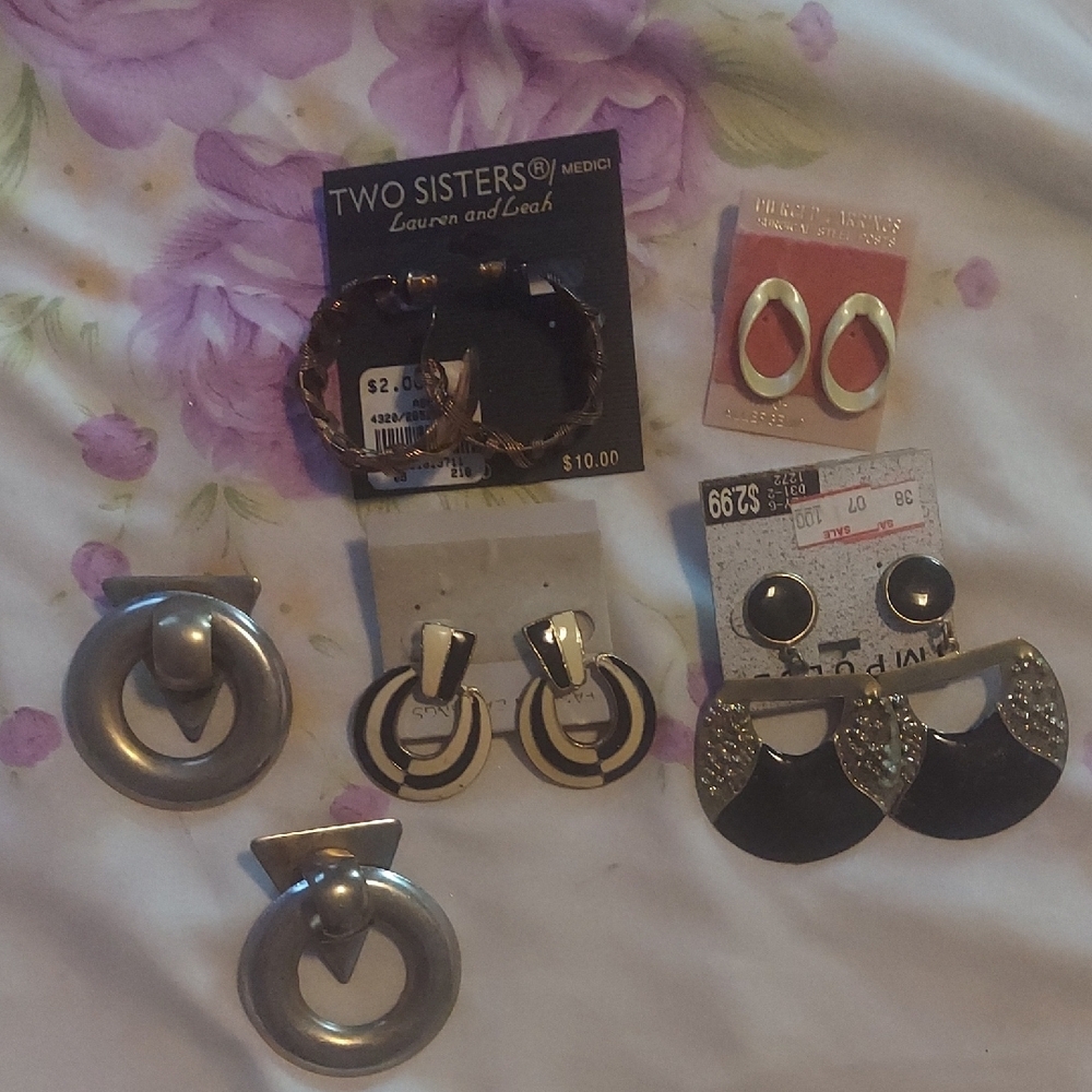 8/$10 5 Pcs For $6 Vintage Set Of Silver and Gold Earrings Set (1) - Picture 5 of 10